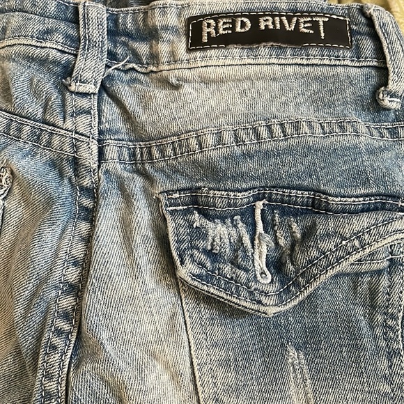 RED RIVET Low Rise DISTRESSED Cropped JEANS With Rhinestone Buttons Size 0 - Picture 10 of 11